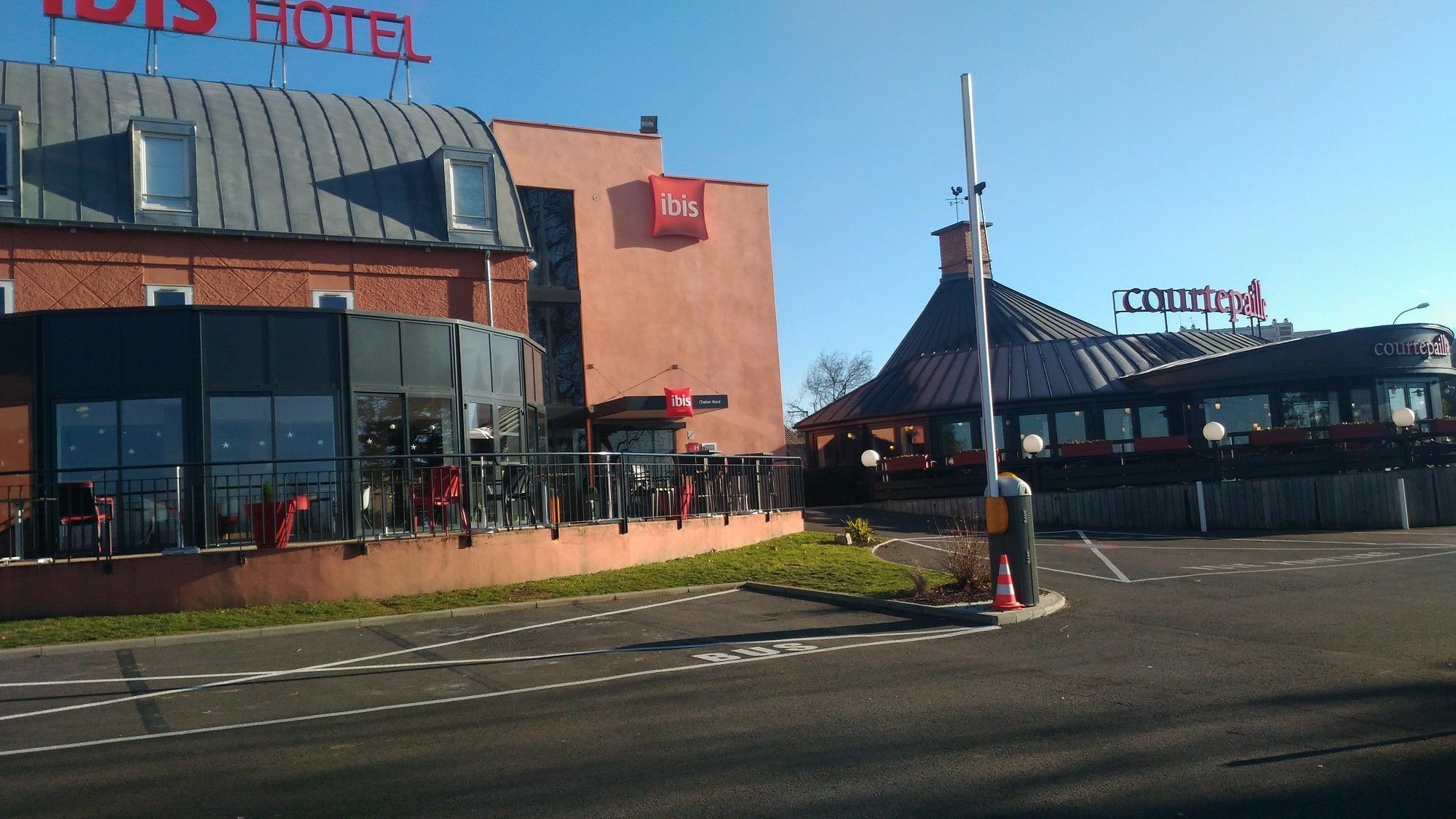 Hotel Ibis Chalon Sur Saone Nord Exterior foto